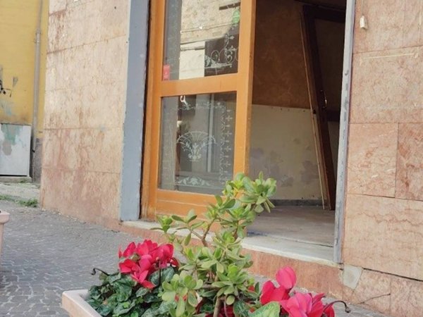 negozio in vendita a Pontecagnano Faiano