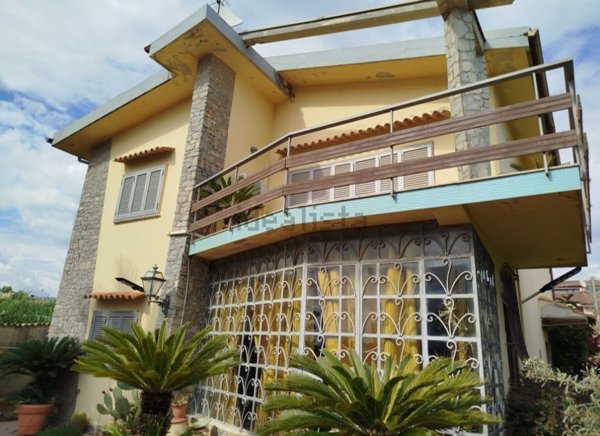 casa indipendente in vendita a Pontecagnano Faiano in zona Magazzeno