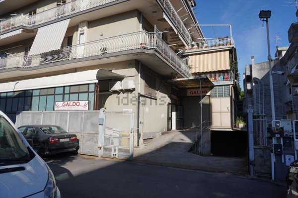 locale commerciale in vendita a Pontecagnano Faiano