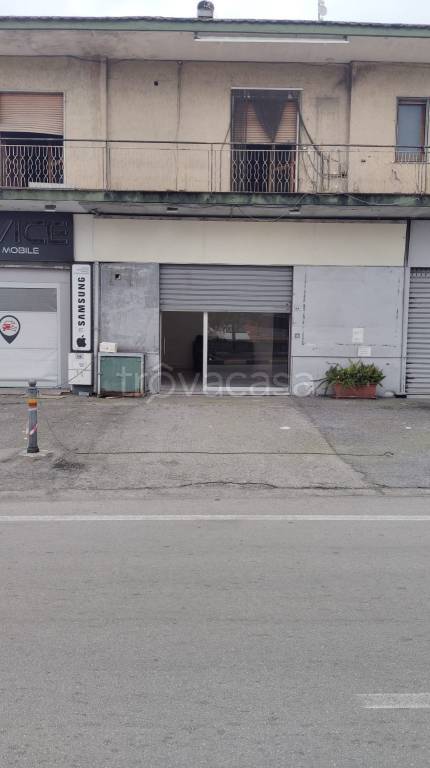negozio in vendita a Pontecagnano Faiano