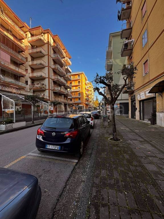 negozio in vendita a Pontecagnano Faiano