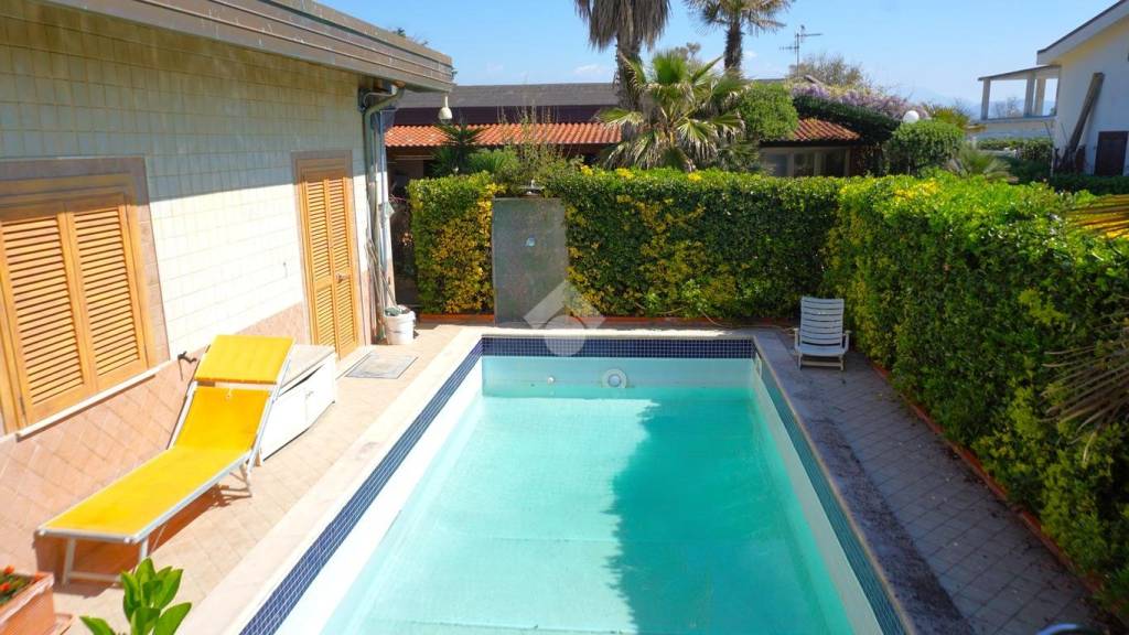 casa indipendente in vendita a Pontecagnano Faiano in zona Magazzeno