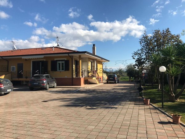casa indipendente in vendita a Pontecagnano Faiano