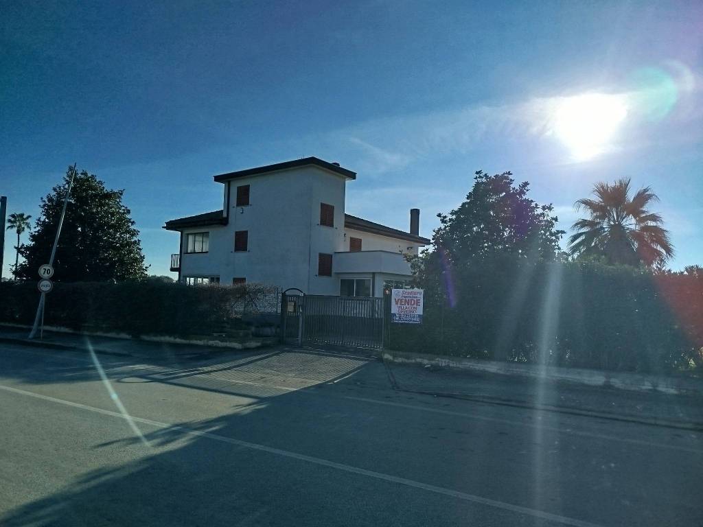 casa indipendente in vendita a Pontecagnano Faiano in zona La Picciola