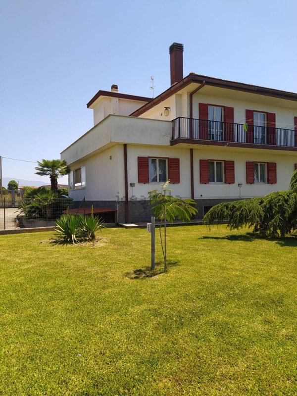 casa indipendente in vendita a Pontecagnano Faiano in zona La Picciola