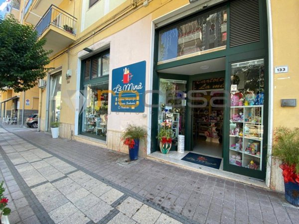 locale commerciale in vendita a Pontecagnano Faiano