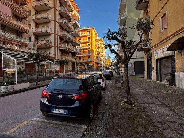negozio in vendita a Pontecagnano Faiano