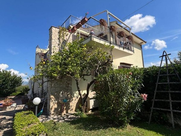 casa indipendente in vendita a Pontecagnano Faiano in zona Magazzeno