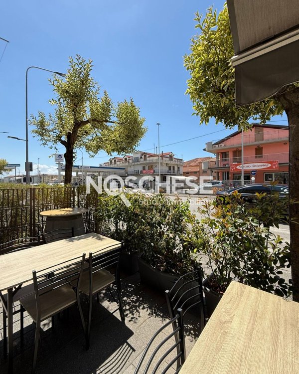 locale commerciale in vendita a Pontecagnano Faiano