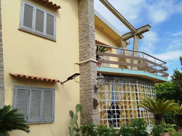 casa indipendente in vendita a Pontecagnano Faiano in zona Magazzeno