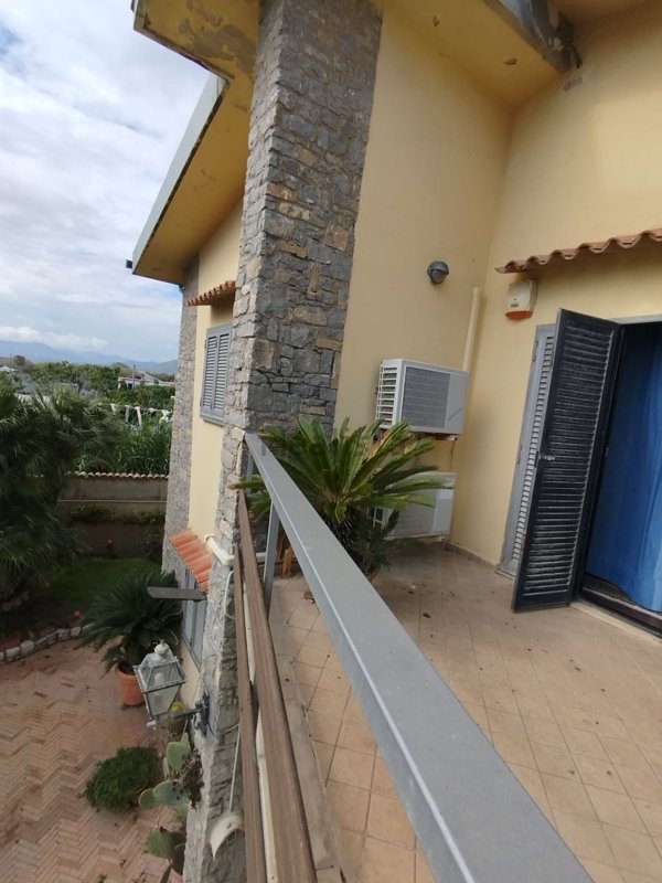 casa indipendente in vendita a Pontecagnano Faiano in zona Magazzeno