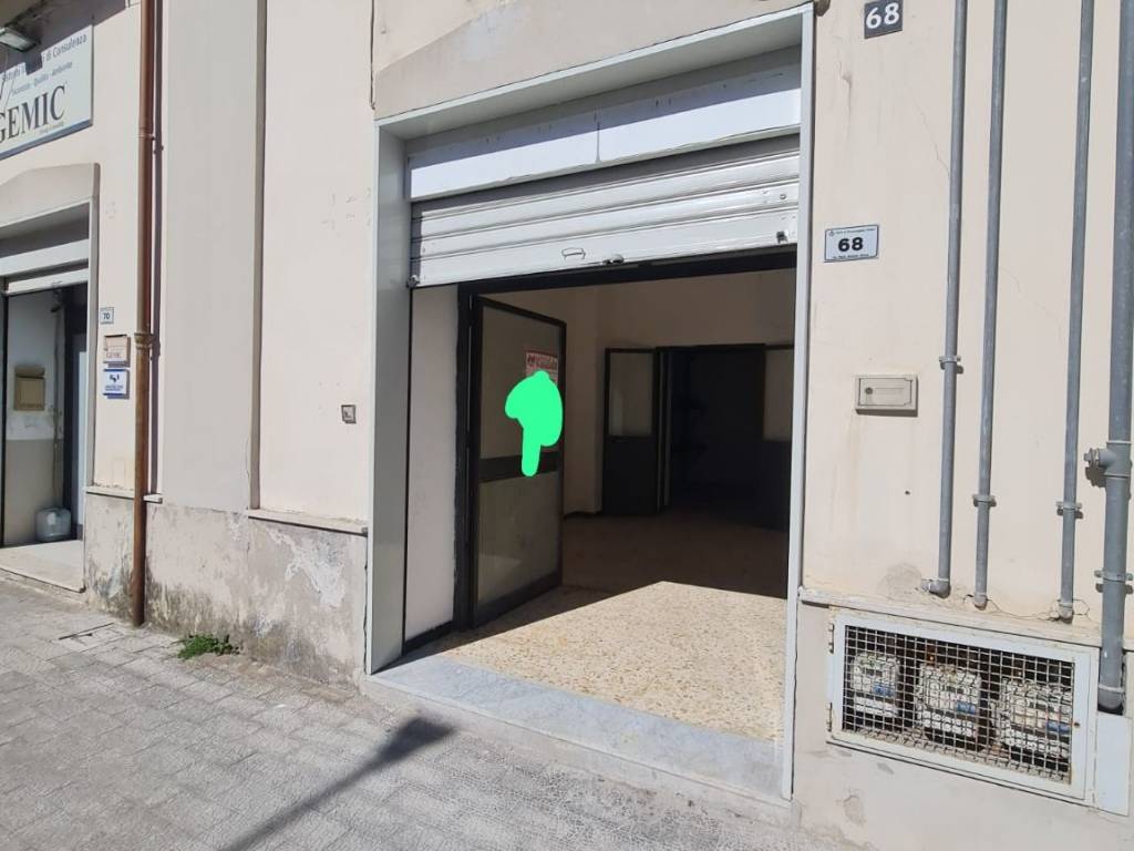 negozio in vendita a Pontecagnano Faiano