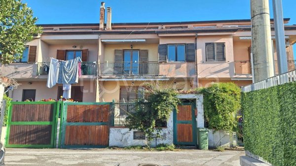 casa indipendente in vendita a Pontecagnano Faiano in zona Magazzeno