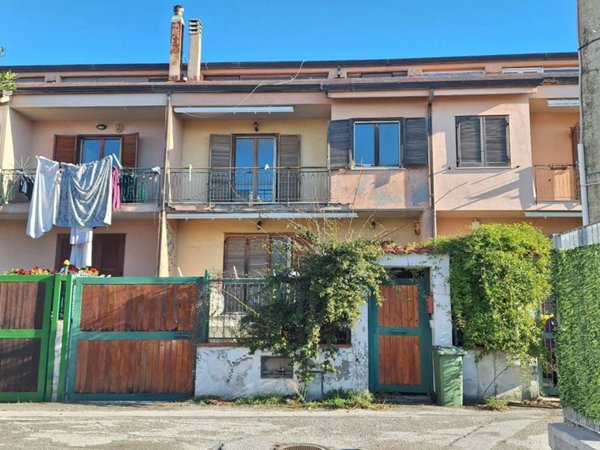 casa indipendente in vendita a Pontecagnano Faiano in zona Magazzeno