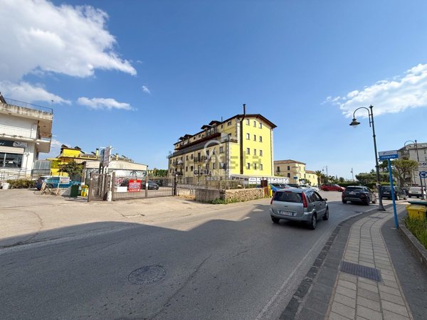 negozio in vendita a Pontecagnano Faiano in zona Sant'Antonio