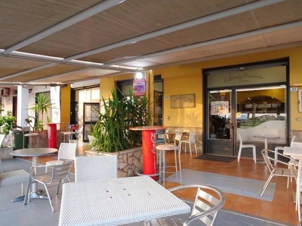 negozio in vendita a Pontecagnano Faiano in zona Sant'Antonio