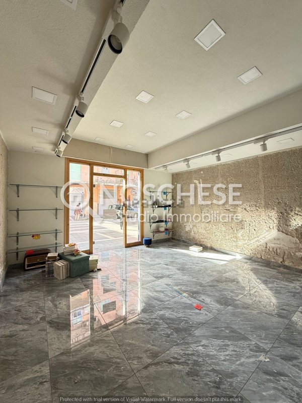 negozio in vendita a Pontecagnano Faiano in zona Sant'Antonio