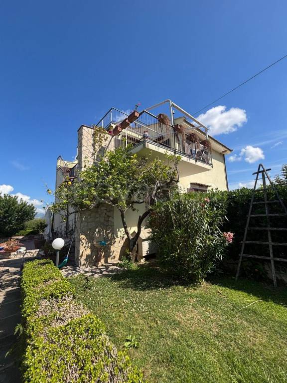 casa indipendente in vendita a Pontecagnano Faiano in zona Magazzeno