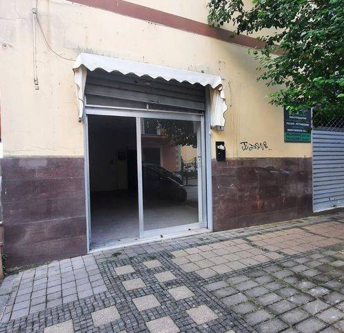 negozio in vendita a Pontecagnano Faiano in zona Sant'Antonio
