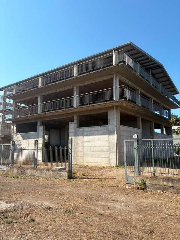 locale commerciale in vendita a Pontecagnano Faiano in zona Sant'Antonio