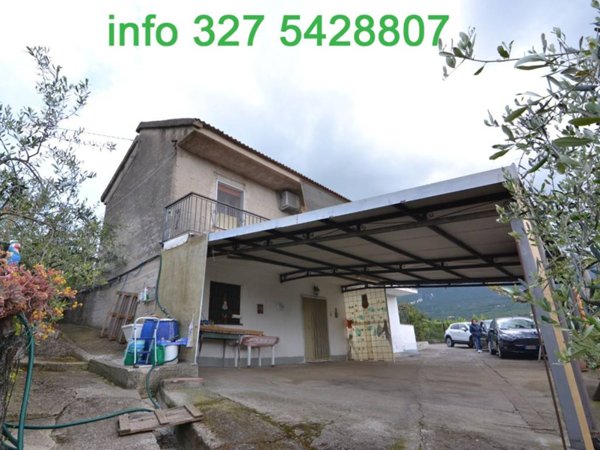 casa indipendente in vendita a Postiglione