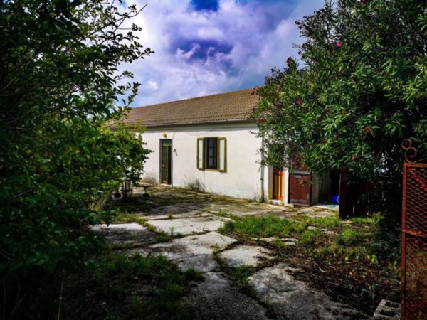 casa indipendente in vendita a Postiglione