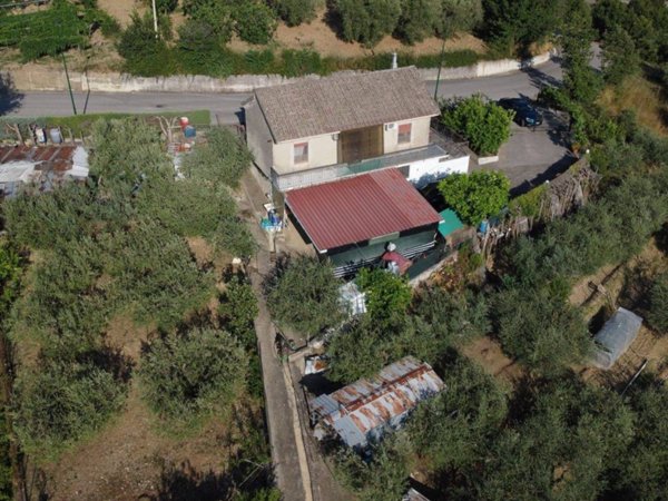 casa indipendente in vendita a Postiglione
