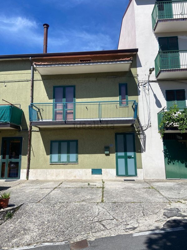 casa indipendente in vendita a Postiglione