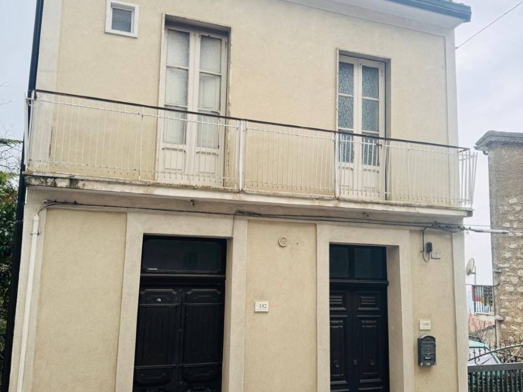 casa indipendente in vendita a Postiglione