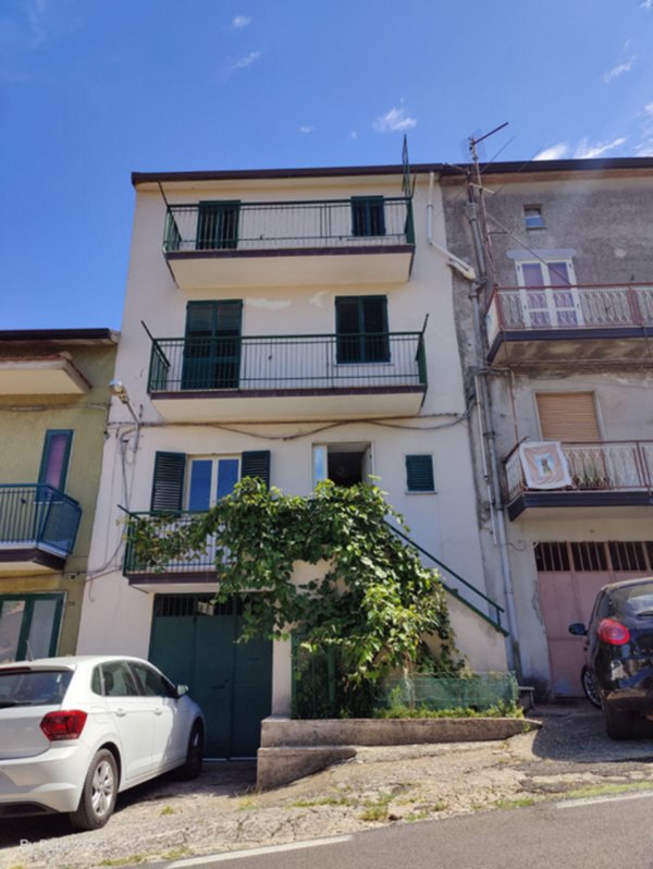 casa indipendente in vendita a Postiglione