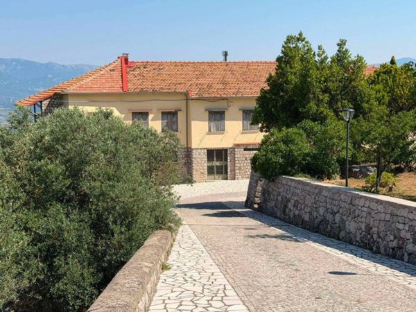 appartamento in vendita a Postiglione in zona Pescarà