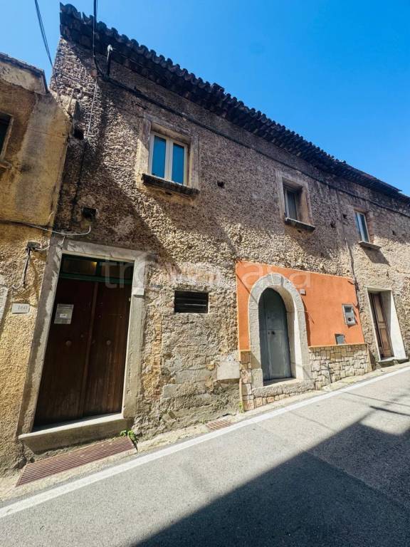 appartamento in vendita a Postiglione in zona Pescarà