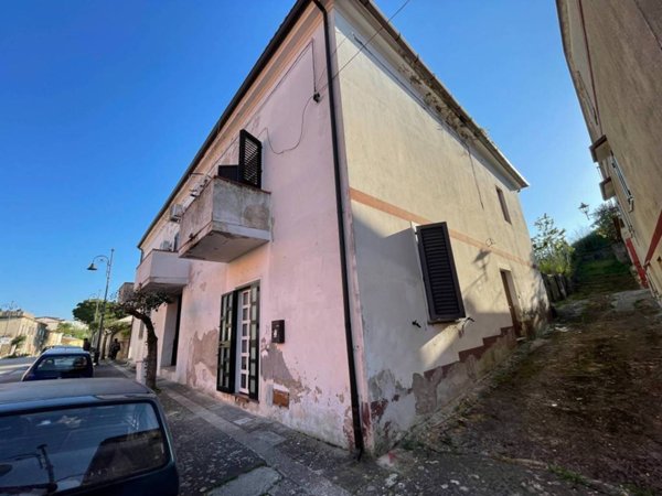 casa indipendente in vendita a Prignano Cilento