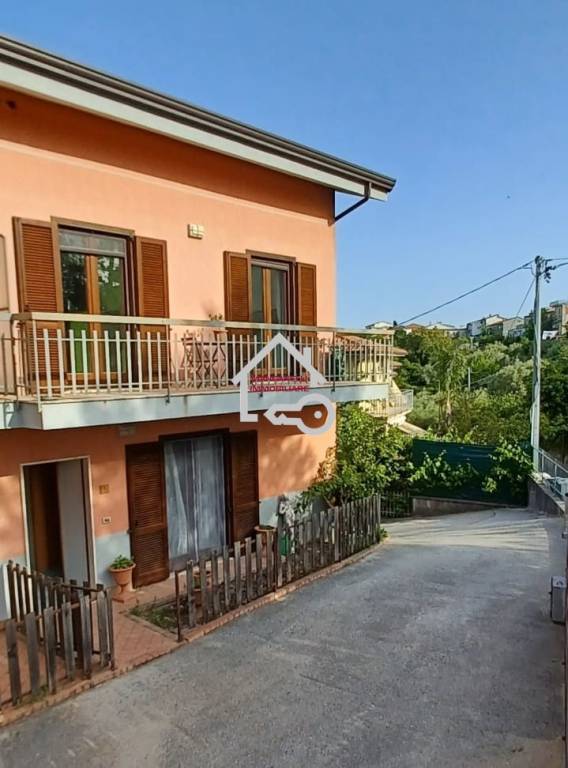 casa indipendente in vendita a Prignano Cilento