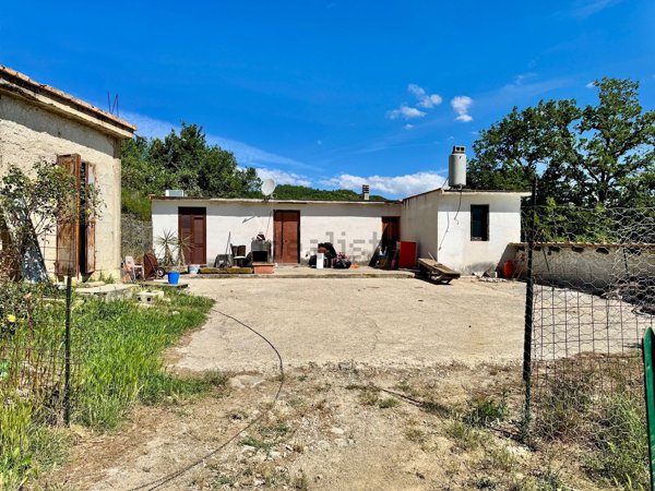 casa indipendente in vendita a Prignano Cilento