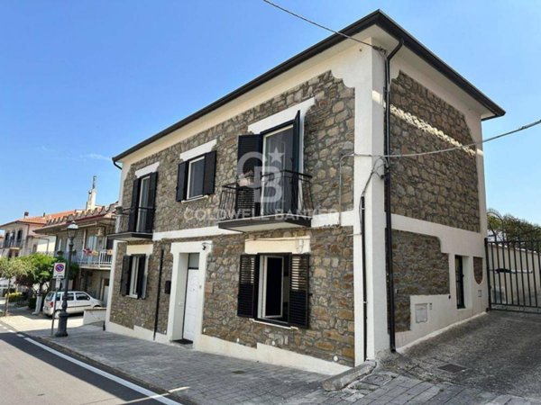 casa indipendente in vendita a Prignano Cilento