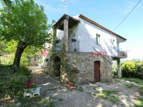 casa indipendente in vendita a Roccadaspide in zona Serra