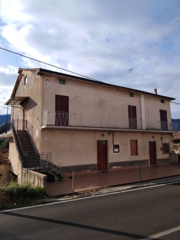 casa indipendente in vendita a Roccadaspide in zona Tempalta