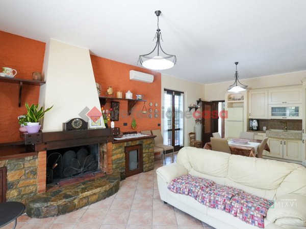 casa indipendente in vendita a Roccadaspide