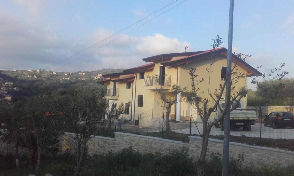 casa indipendente in vendita a Roccadaspide in zona Fonte