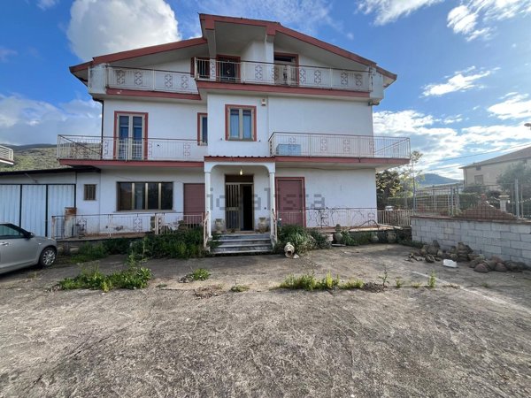 casa indipendente in vendita a Roccadaspide in zona Fonte