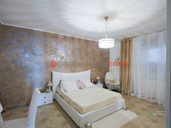 casa indipendente in vendita a Roccadaspide in zona Fonte