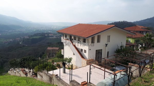 casa indipendente in vendita a Roccadaspide in zona Fonte