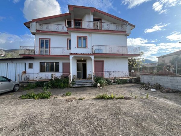 casa indipendente in vendita a Roccadaspide in zona Fonte