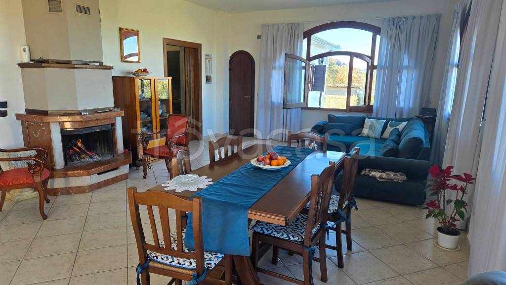 casa indipendente in vendita a Roccadaspide in zona Fonte