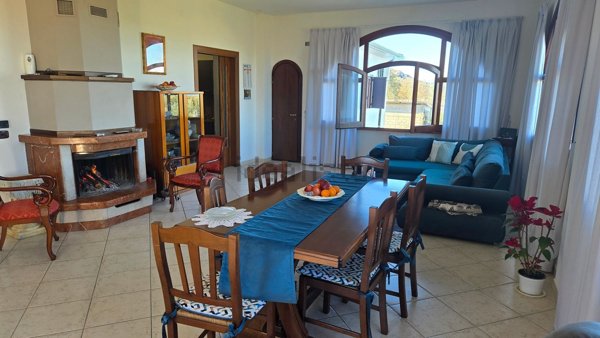 casa indipendente in vendita a Roccadaspide in zona Isca