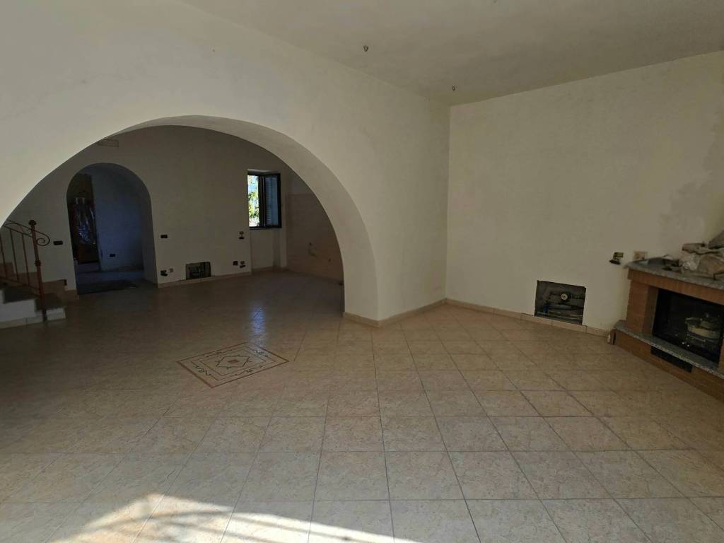 quadrivano in vendita a Roccadaspide in zona Casalotti