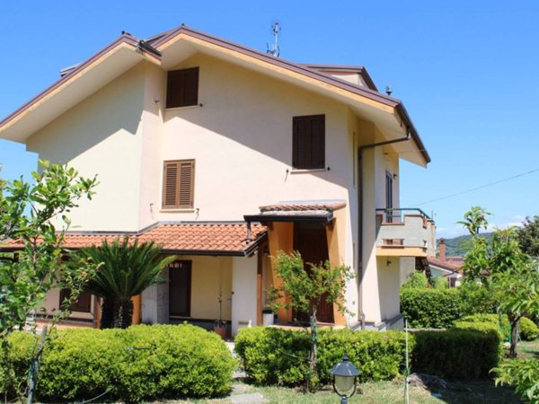 casa indipendente in vendita a Roccadaspide in zona Isca
