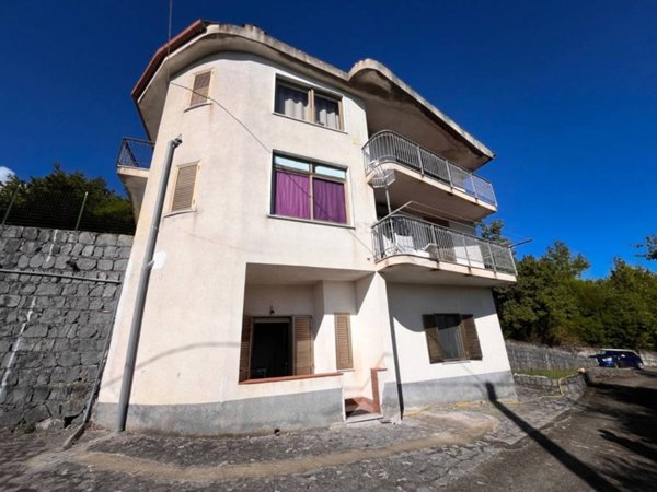 casa indipendente in vendita a Roccagloriosa