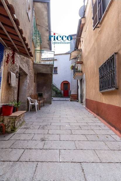 appartamento in vendita a Roccagloriosa in zona Acquavena